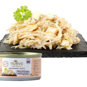 Pollo con cubitos de huevo